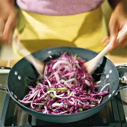 Red cabbage in wok